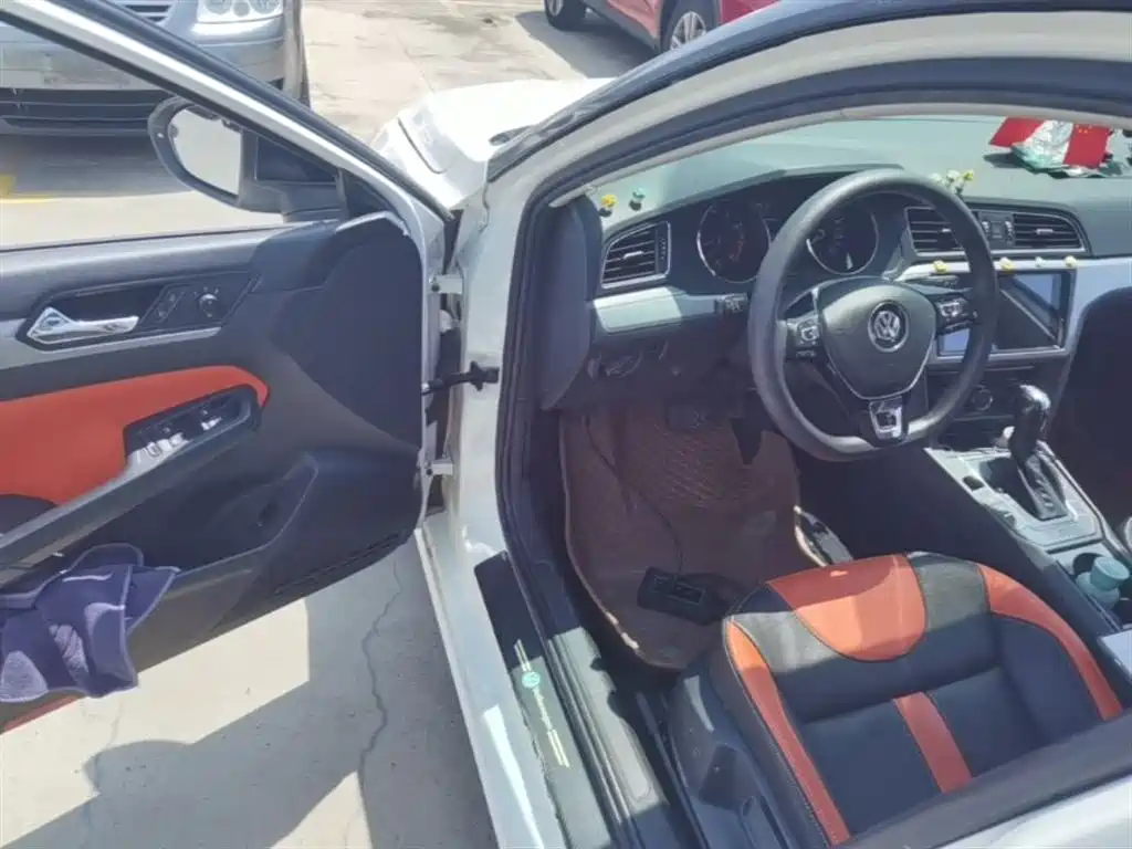 Volkswagen Lamando 2015 230TSI DSG Style фото 16