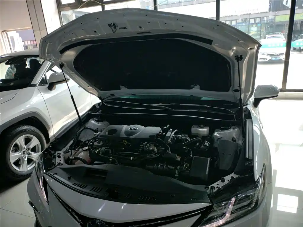 Toyota Camry 2023 Hybrid 2.5HGVP Leading Edition фото 20