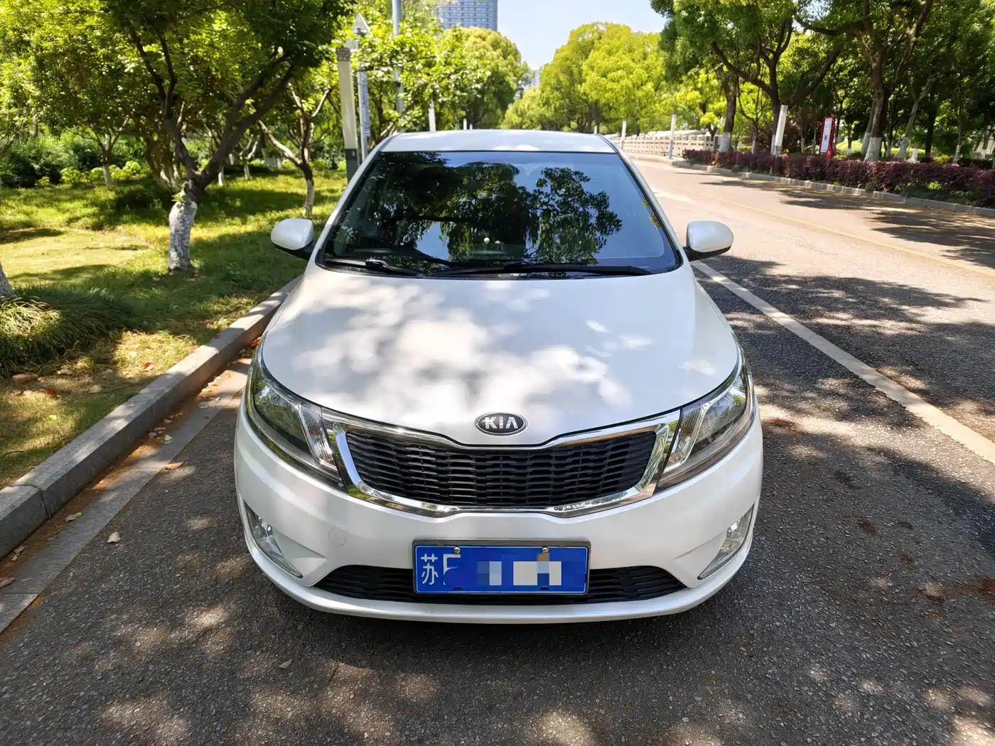 Kia K2 2012 Sedan 1.4L AT GLS Commemorative Edition фото 2