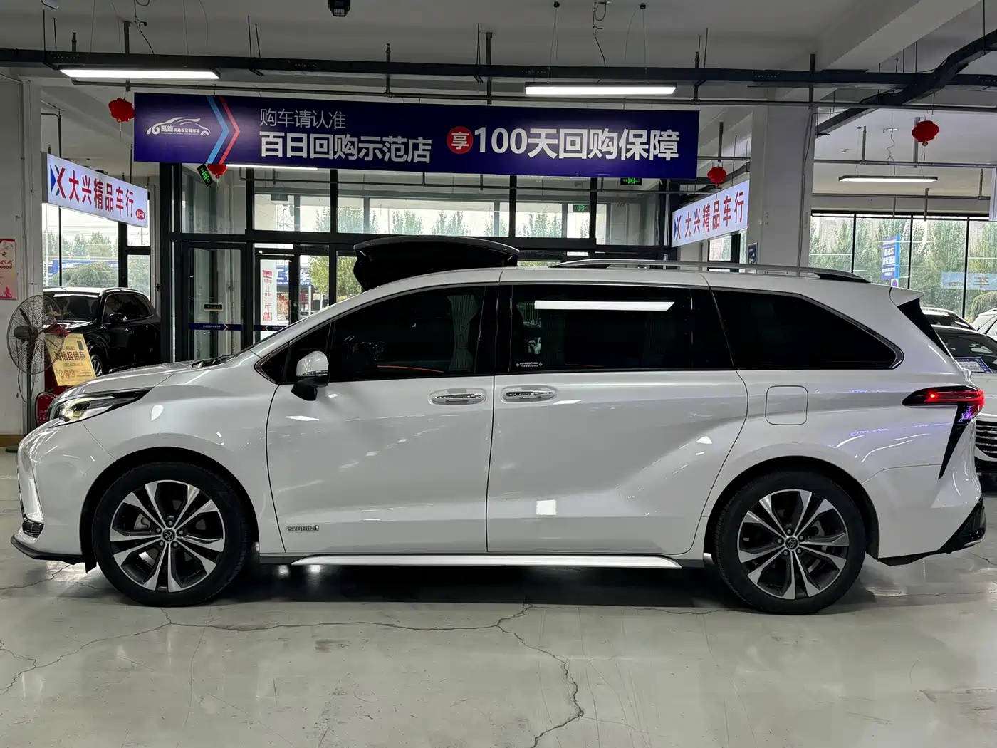 Toyota Granvia 2024 2024 2.5L Hybrid Premium PLUS