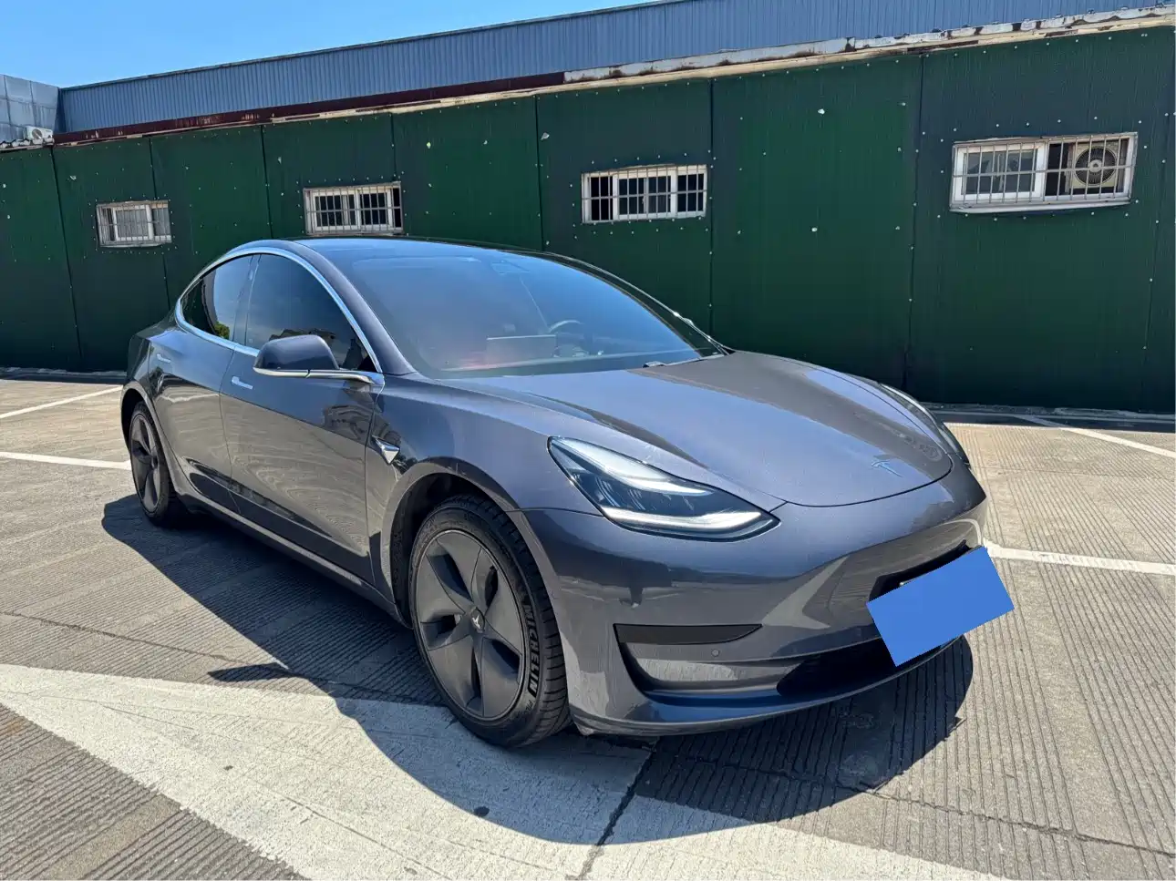 TESLA MODEL 3