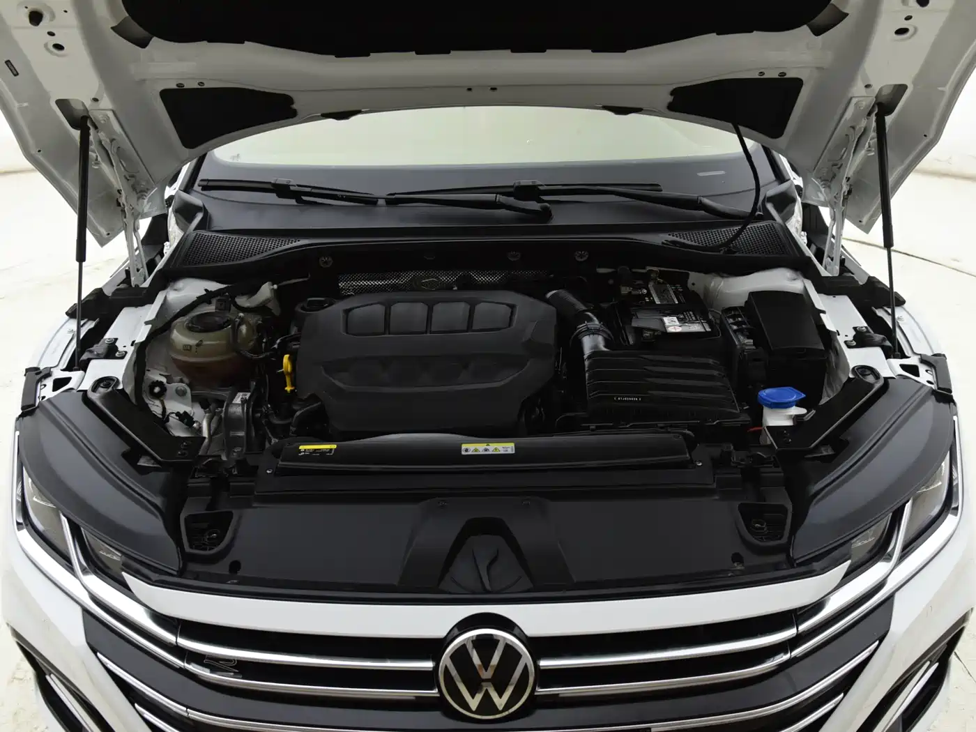Volkswagen FAW-Volkswagen CC 2023 380TSI Eye-catching Edition фото 12