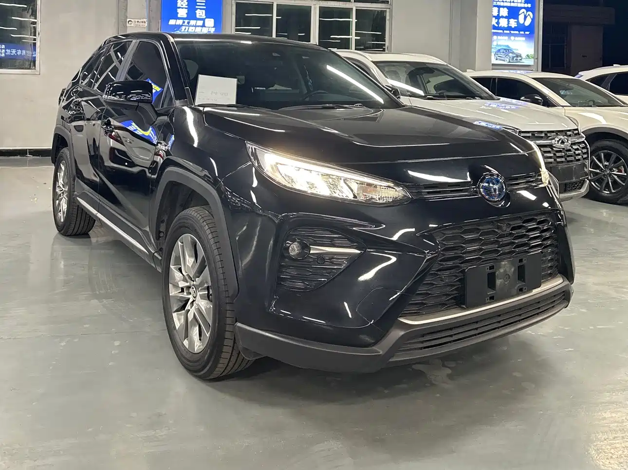 Toyota Wildlander 2022 Hybrid 2.5L E-CVT FWD Luxury PLUS Edition фото 3