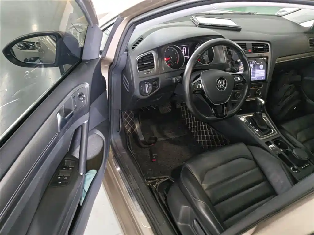Volkswagen Golf 2016 230TSI Automatic Luxury фото 16