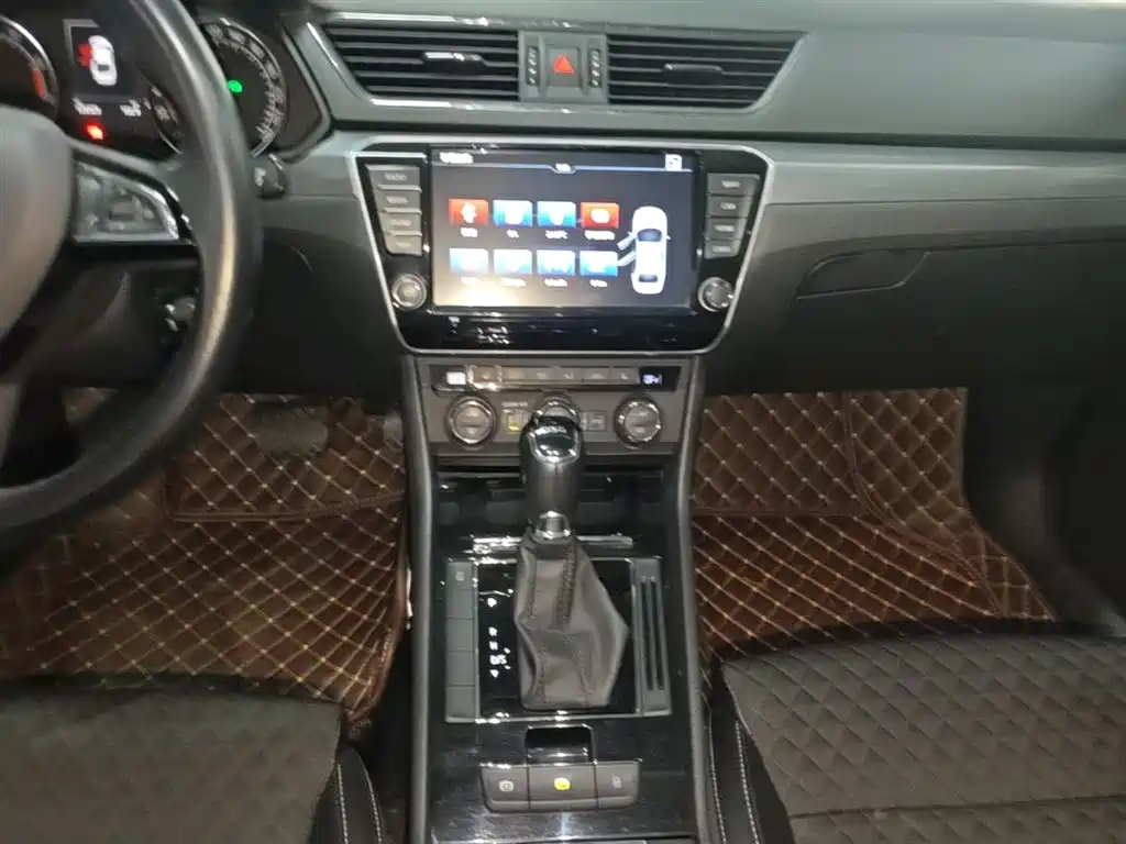 Škoda Superb 2016 TSI280 DSG Pioneer Edition фото 13