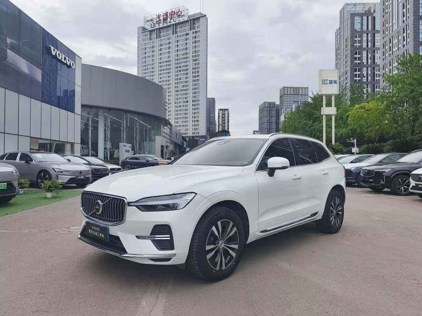 Volvo XC60 2024 B5 AWD Zhiyi Luxury Edition