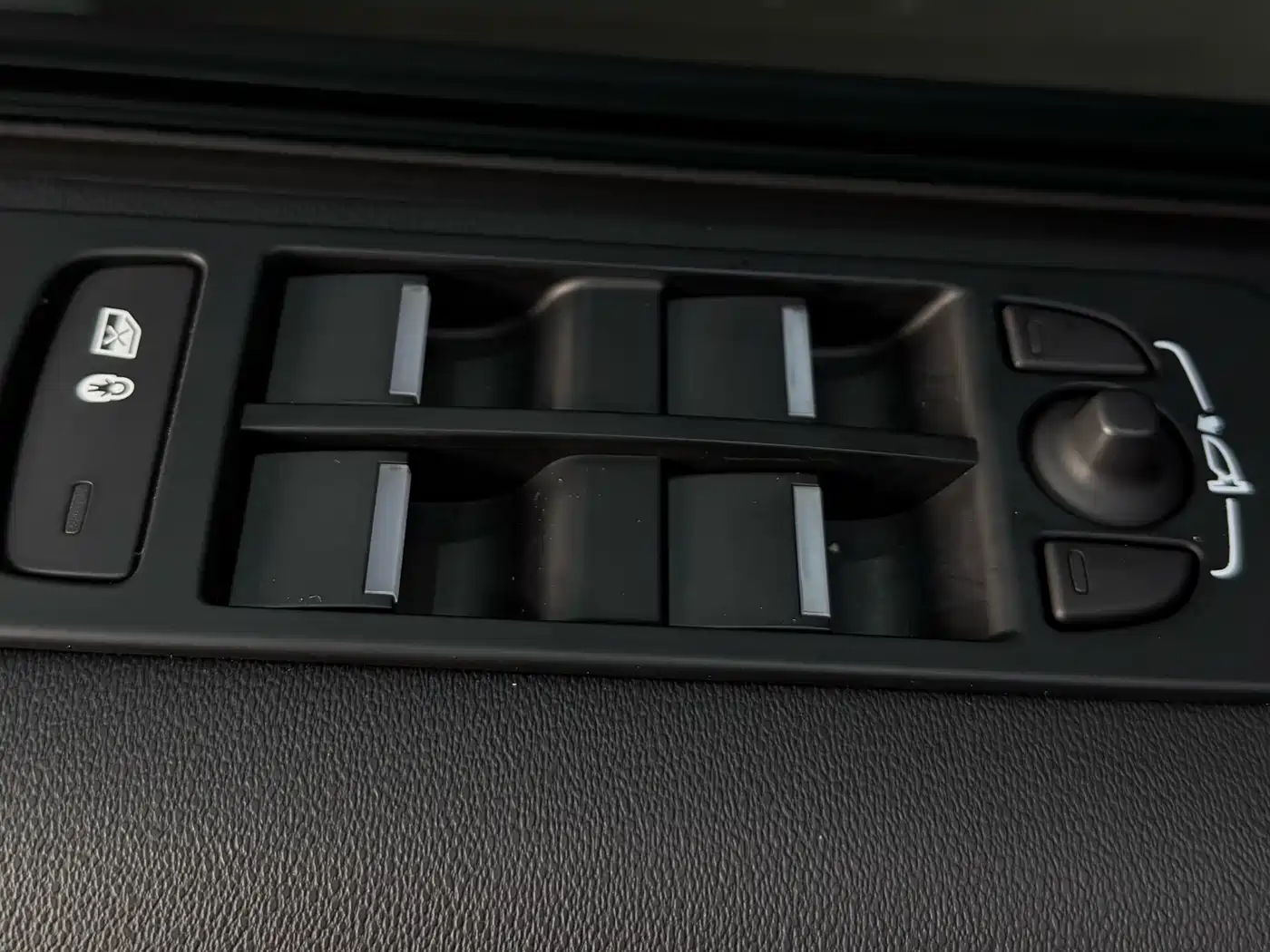 Land Rover Discovery Sport 2022 Model 249PS R-Dynamic S Performance Edition 5-Seater фото 11