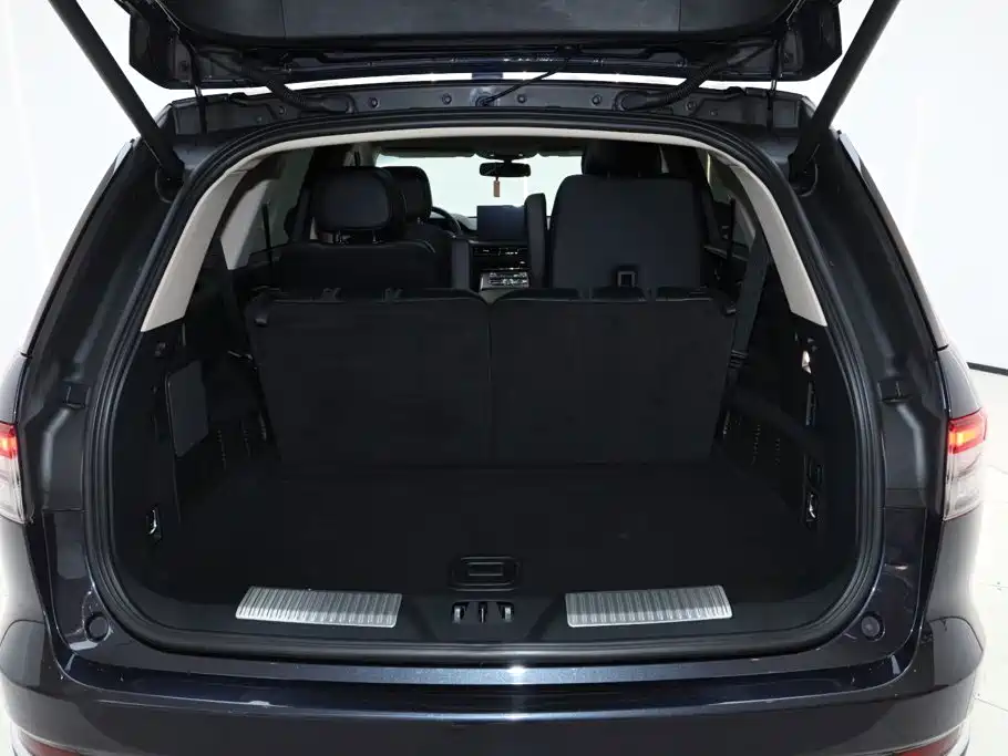 Photo 3 - Lincoln Aviator