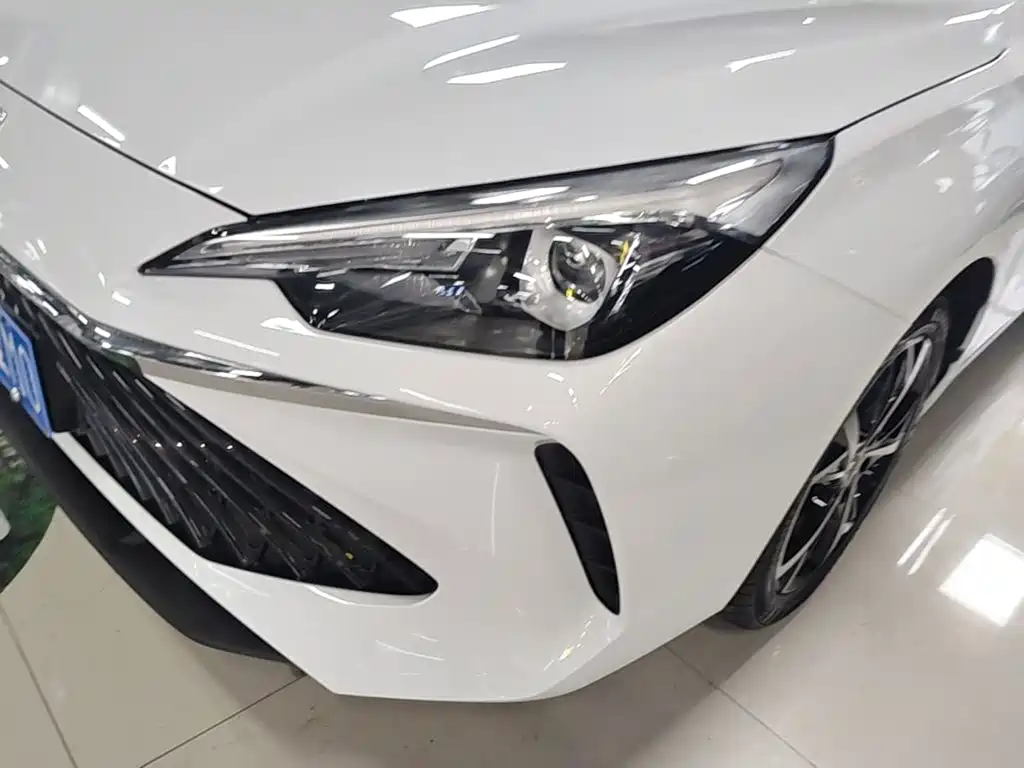 Фото 24 - Roewe i5