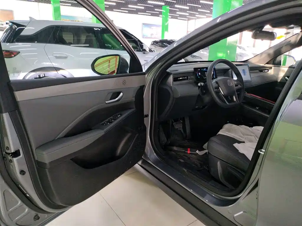 BYD Qin PLUS 2026 DM-i Smart Edition 128KM Progressive фото 16