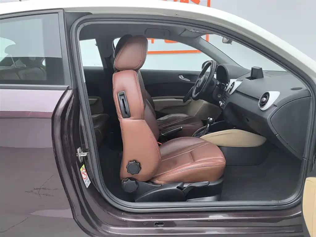 Audi A1 2012 1.4 TFSI Urban фото 23