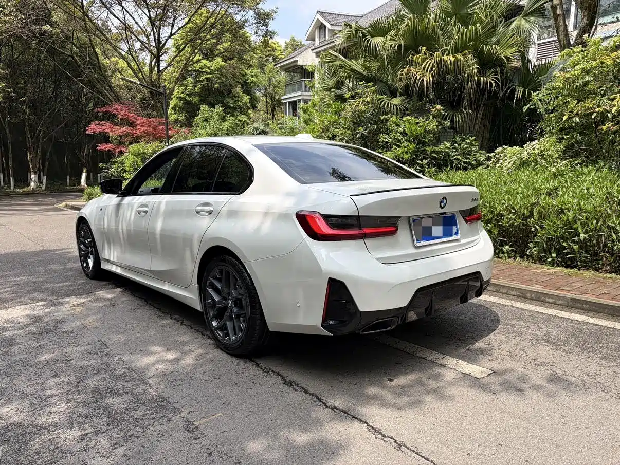 BMW 3 Series 2025 330i M Sport Night Edition фото 4