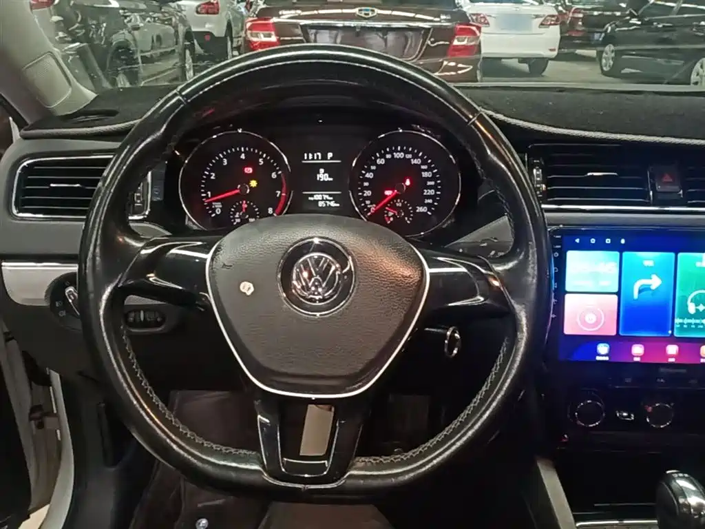 Volkswagen Sagitar 2016 230TSI 25th Anniversary Edition фото 11