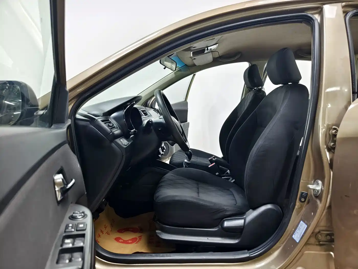 Photo 10 - Kia K2