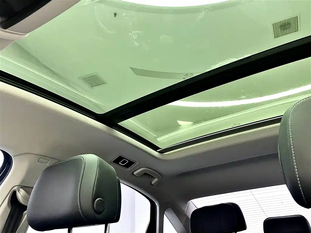 Volkswagen Passat 2023 330TSI Luxury Edition фото 14