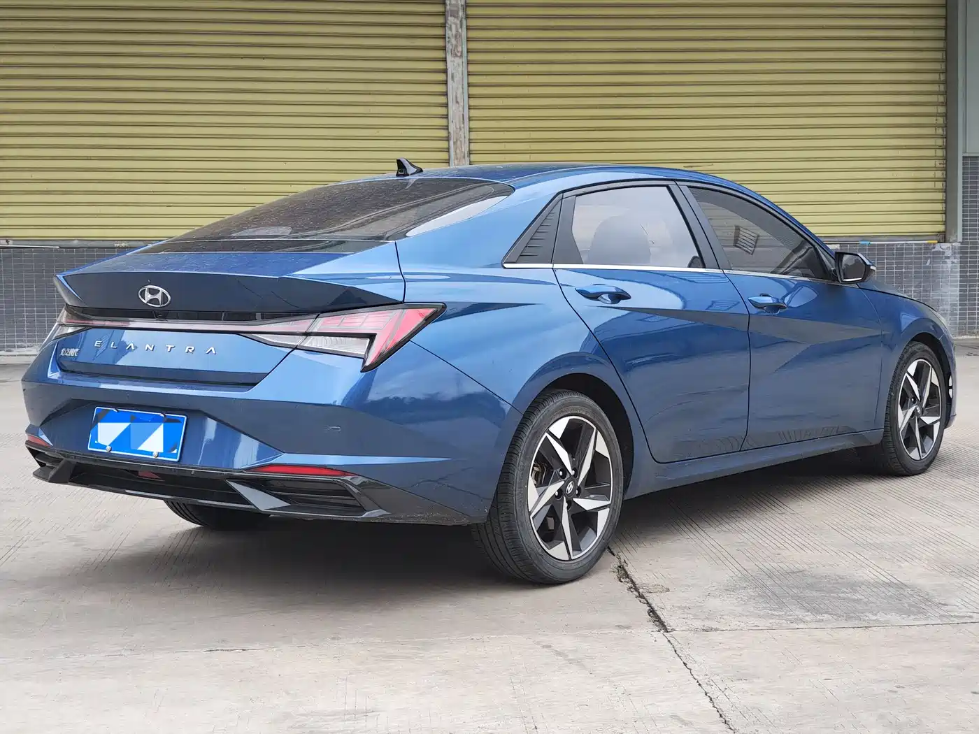 Hyundai Elantra 2021 1.5L CVT LUX Premium Edition фото 4