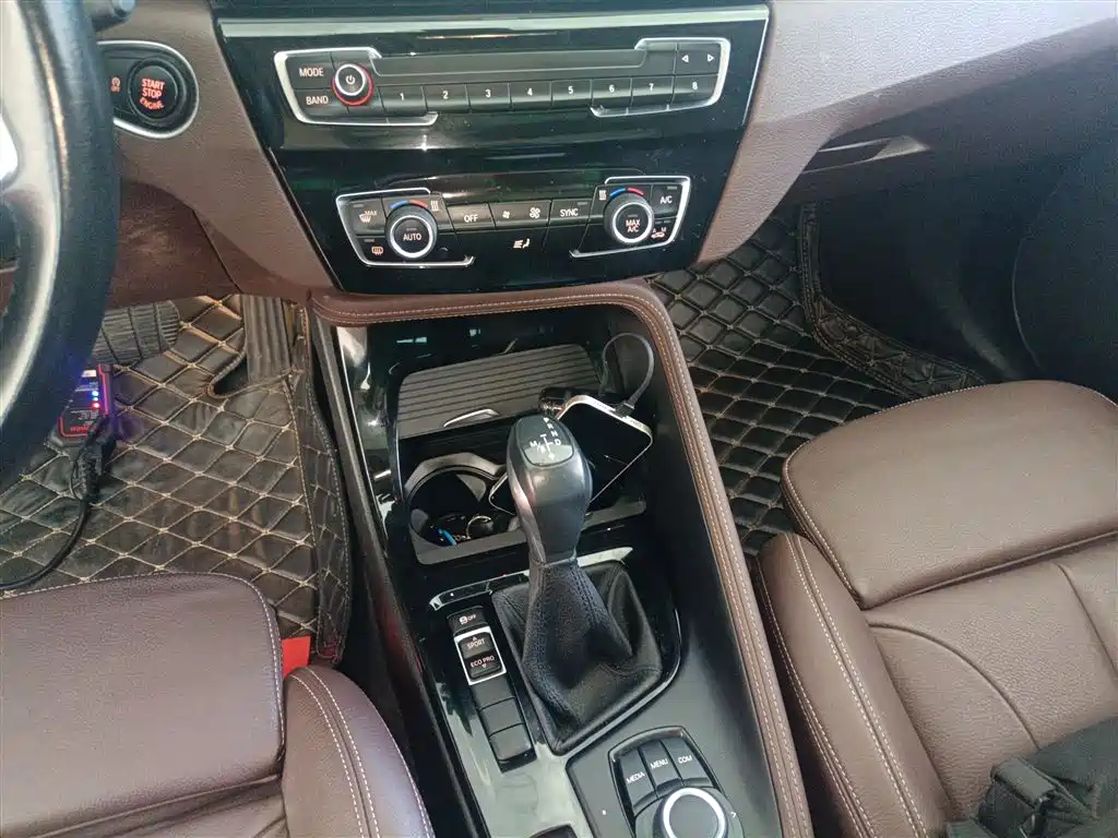 BMW X1 2019 sDrive18Li Premium Model фото 13