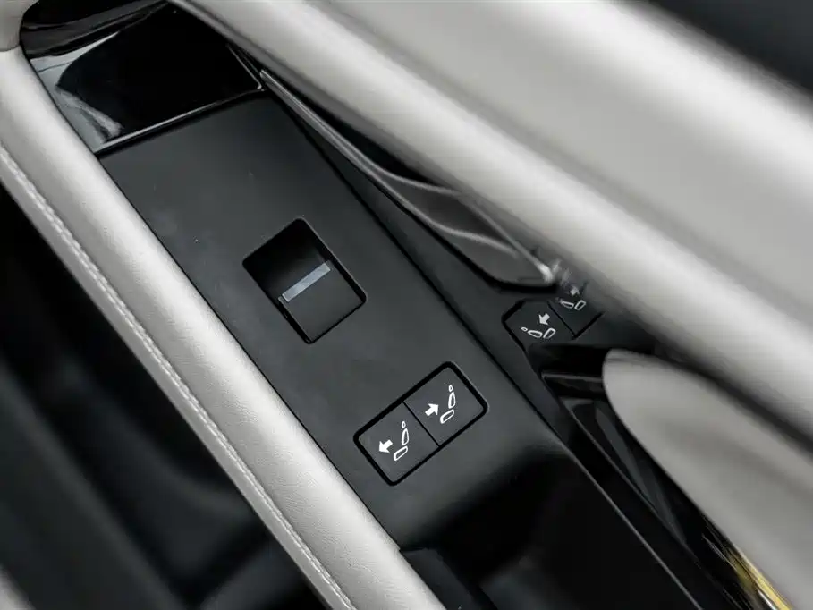Land Rover Range Rover Evoque 2021 Range Rover Evoque L 249PS R-Dynamic First Edition Launch Edition фото 23