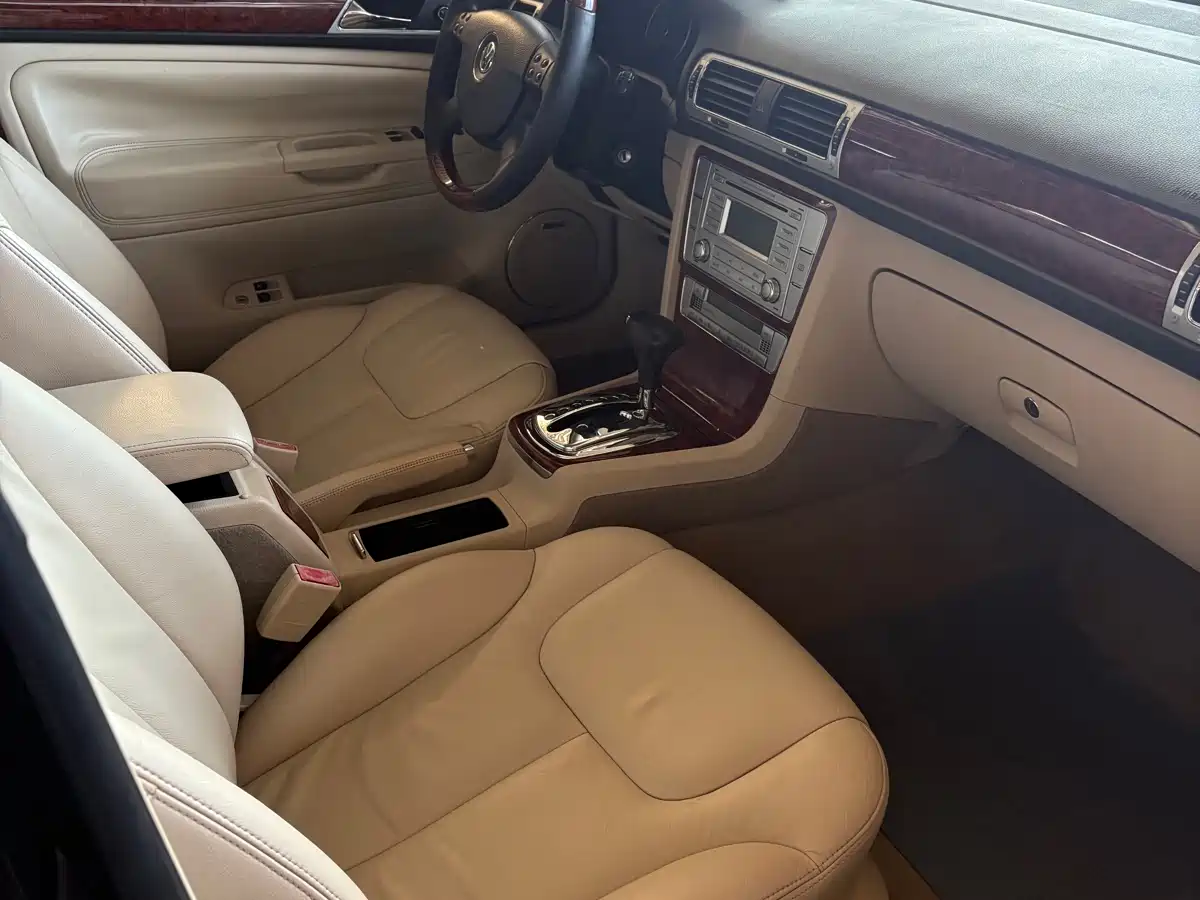Volkswagen Passat Lingyu 2011 1.8T Automatic Luxury фото 8