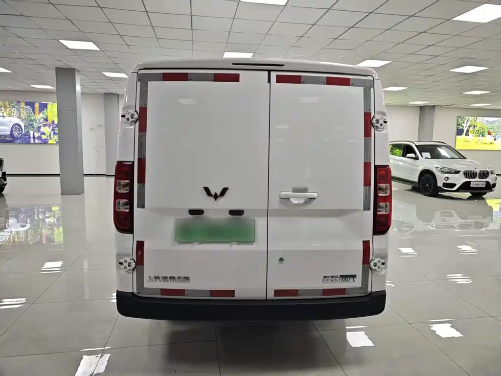 Wuling Motors Wuling Yangguang 2026 2024 300km Practical Enclosed Window Version 60kW