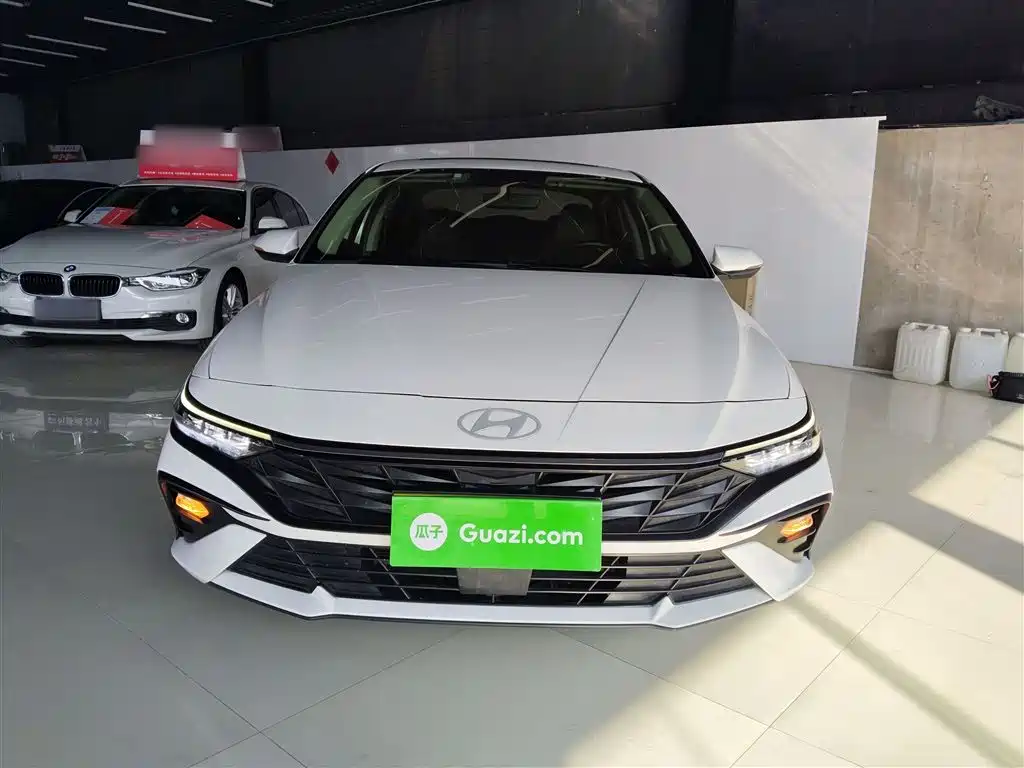 Hyundai Elantra 2023 1.5L CVT GLX Elite Edition фото 3