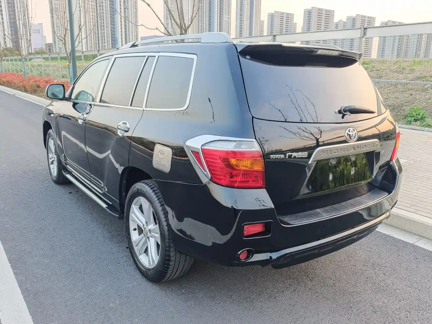 Toyota Highlander 2012 2.7L 2WD 7-Seater Luxury Edition фото 4