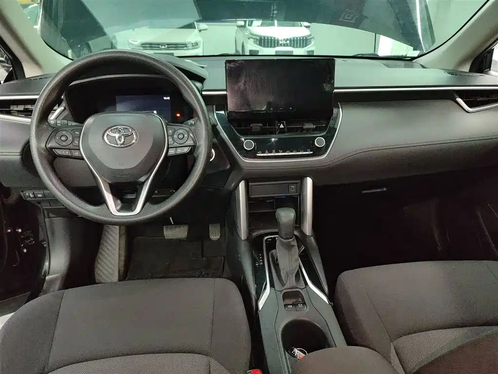 Toyota Frontlander 2023 2.0L CVT Leading Edition фото 6