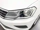 Photo 7 - Volkswagen Jetta