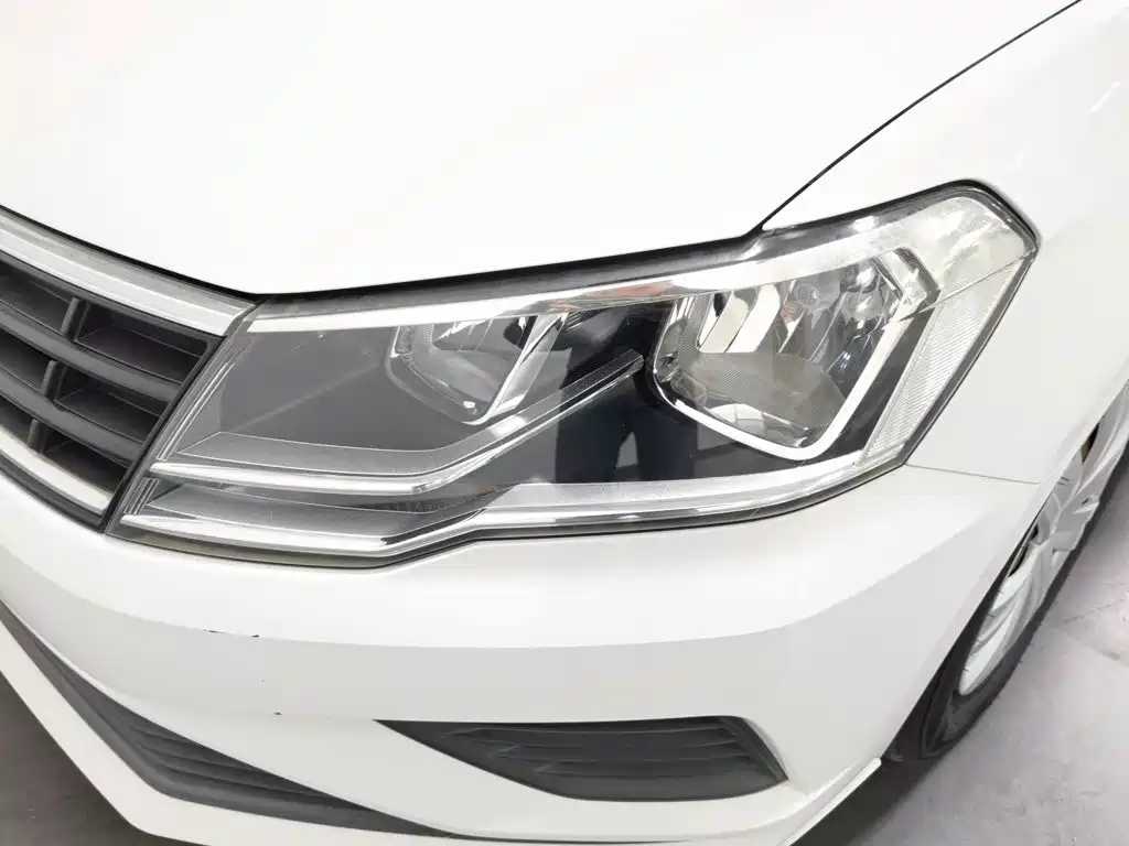 Photo 7 - Volkswagen Jetta