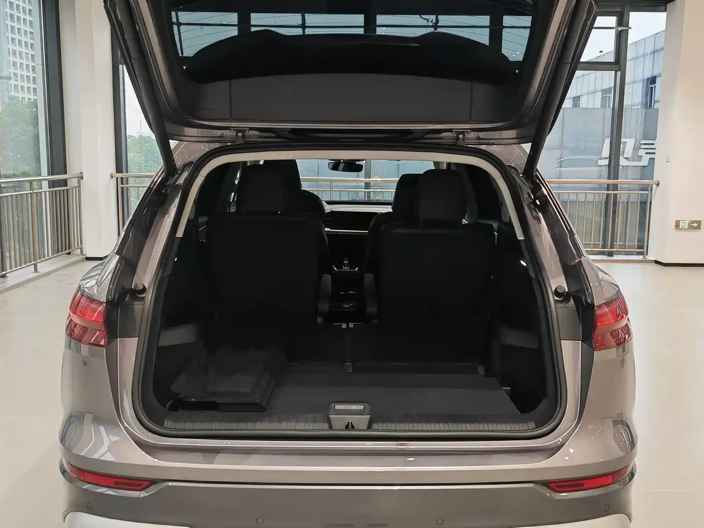 Audi Q5 e-tron 2023 40 e-tron Starlight Edition Brocade Package фото 11