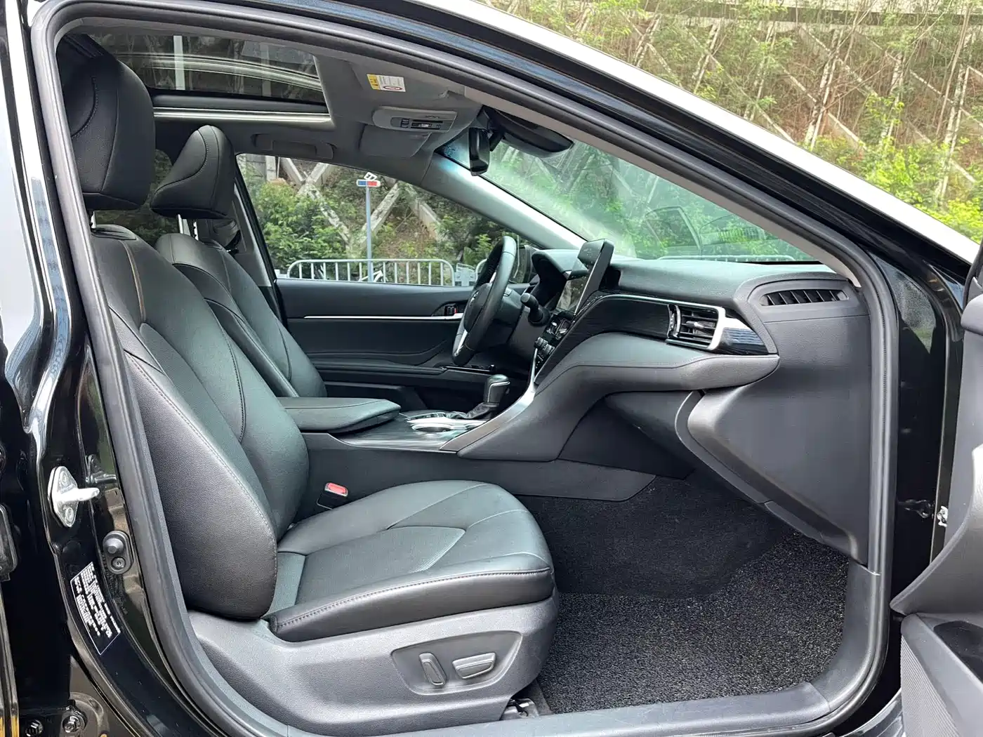 Toyota Camry 2021 2.5G Luxury Edition фото 10