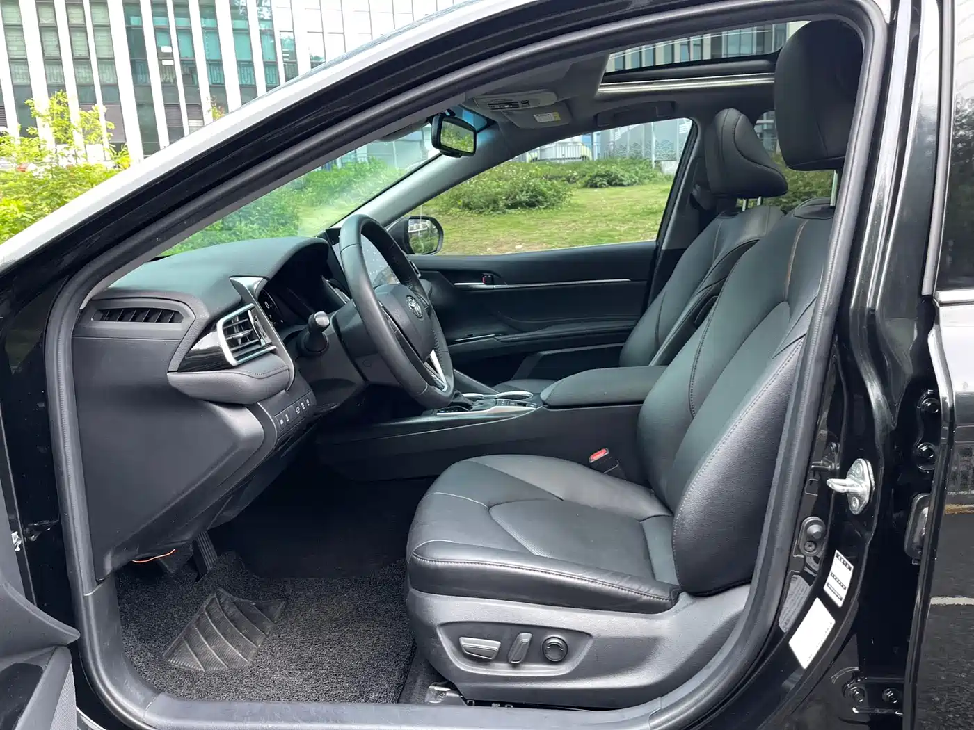 Toyota Camry 2021 2.5G Luxury Edition фото 5