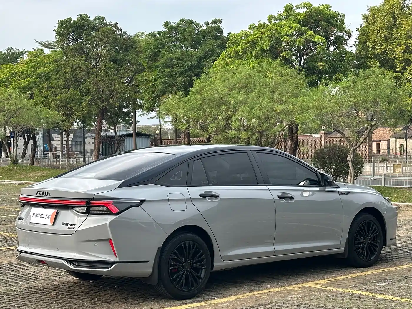 DONGFENG YI HYUN MAX