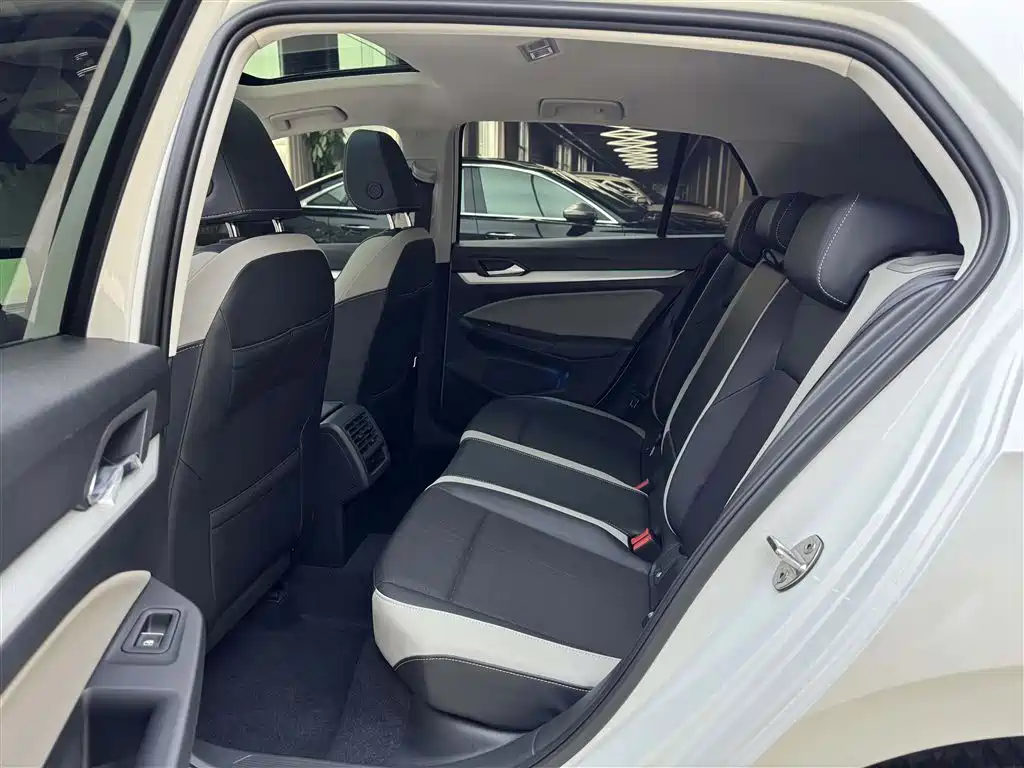 Volkswagen Golf 2021 280TSI DSG Pro фото 11