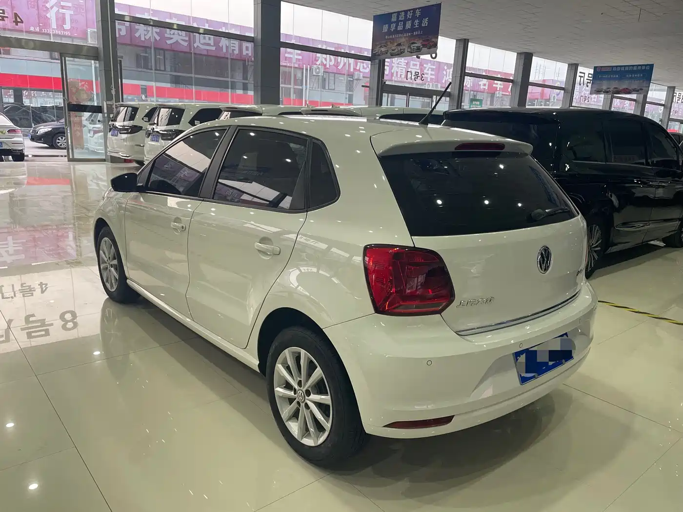 Volkswagen Polo 2014 1.4L Automatic Luxury Edition фото 15