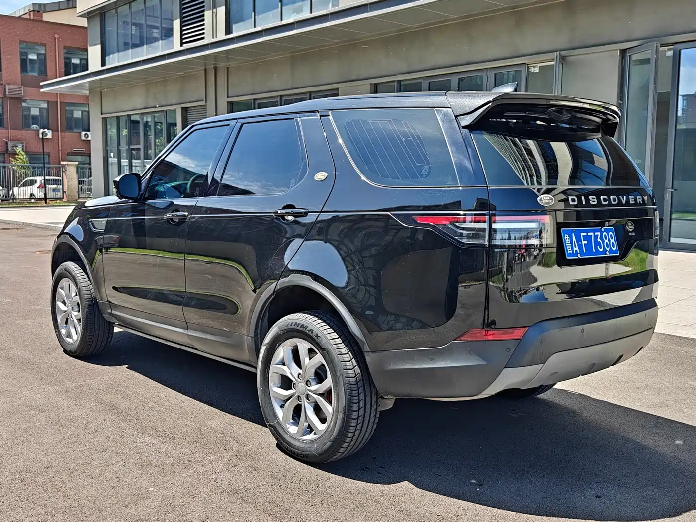 Land Rover Discovery 2017 3.0 SC V6 SE фото 5
