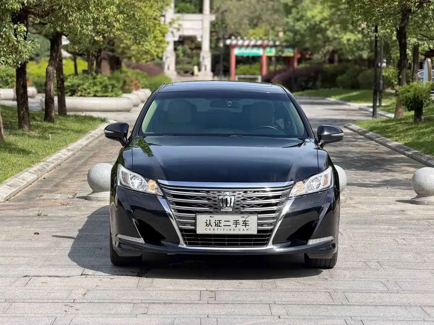 Photo 2 - Toyota Crown
