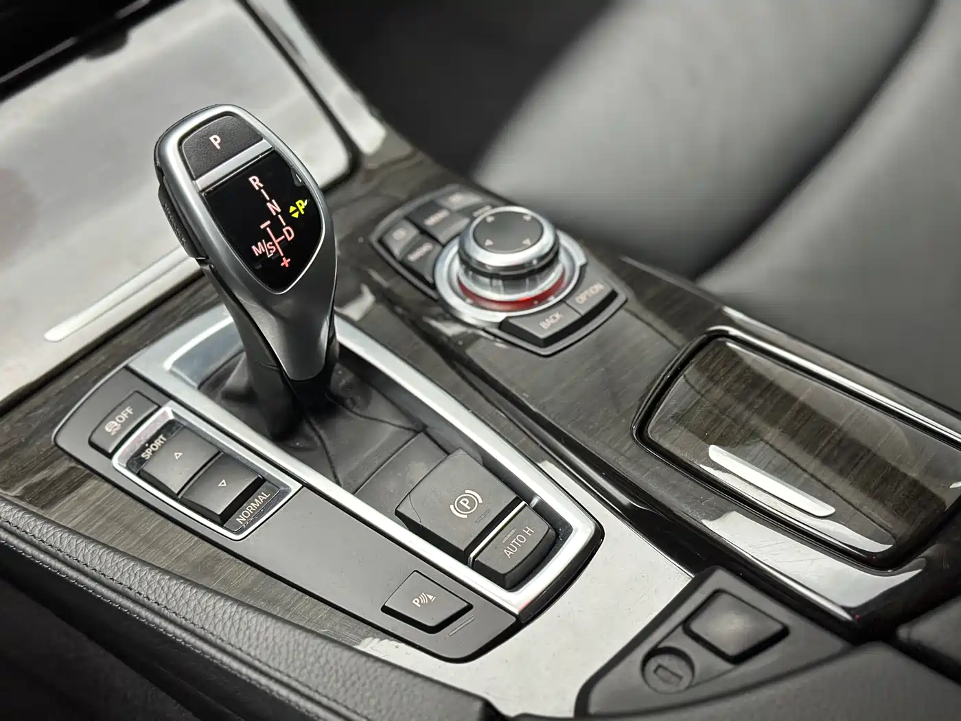BMW 5 Series 2011 535Li Luxury фото 26