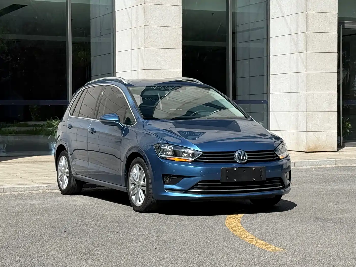 Volkswagen Golf Sportsvan 2018 230TSI Automatic Luxury фото 3