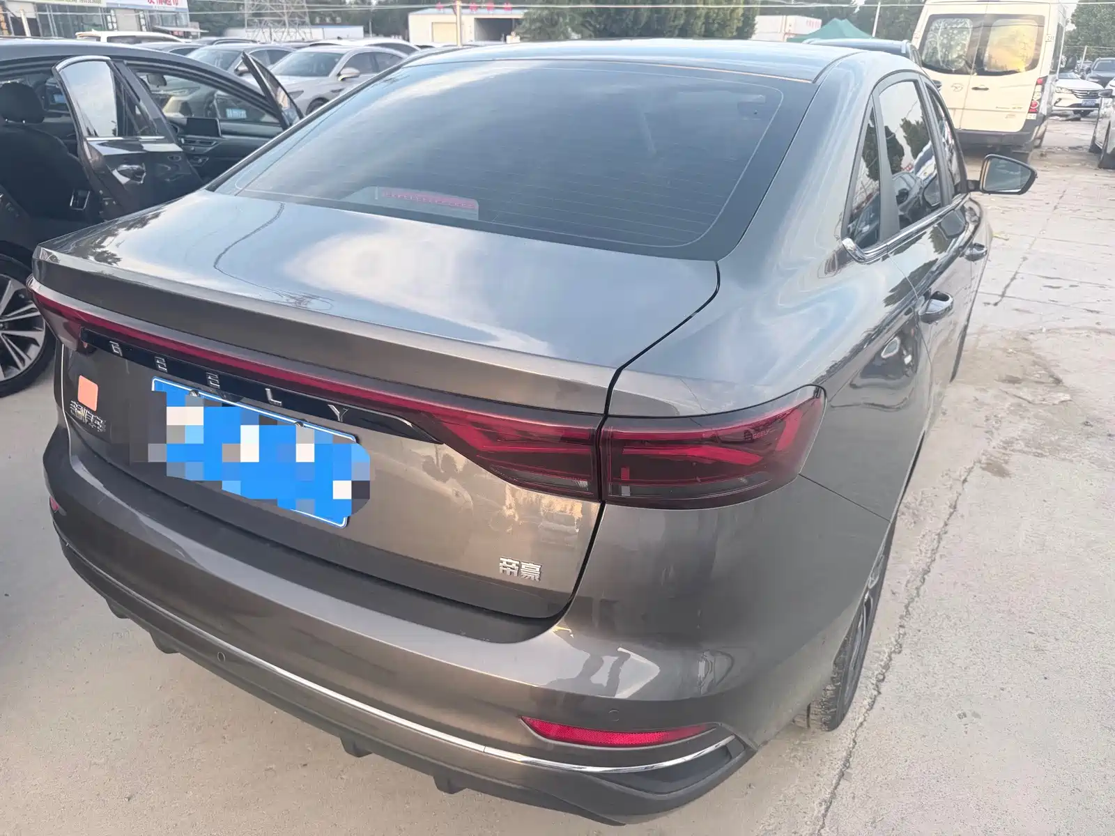 Фото 9 - Geely Emgrand
