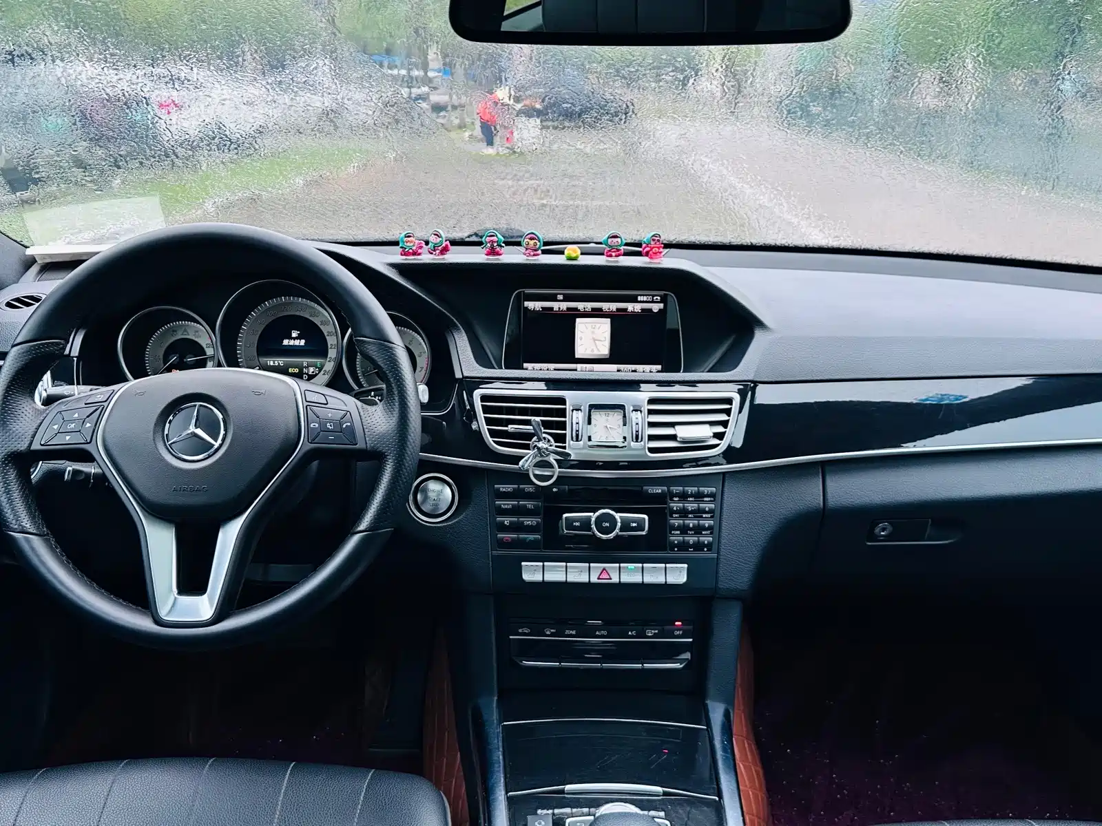 Фото 8 - Mercedes-Benz E-Class
