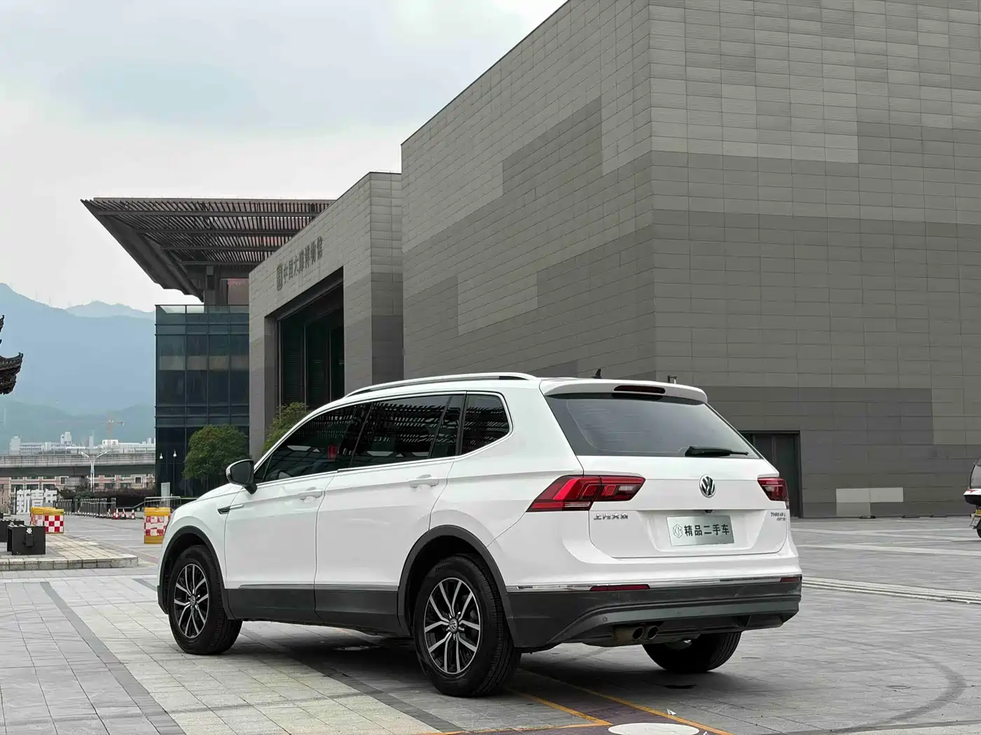 Volkswagen Tiguan L 2017 330TSI Automatic 2WD Luxury Edition фото 7