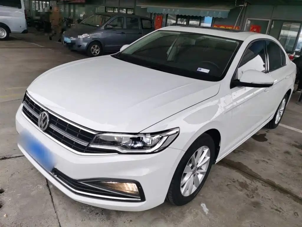 VOLKSWAGEN BORA