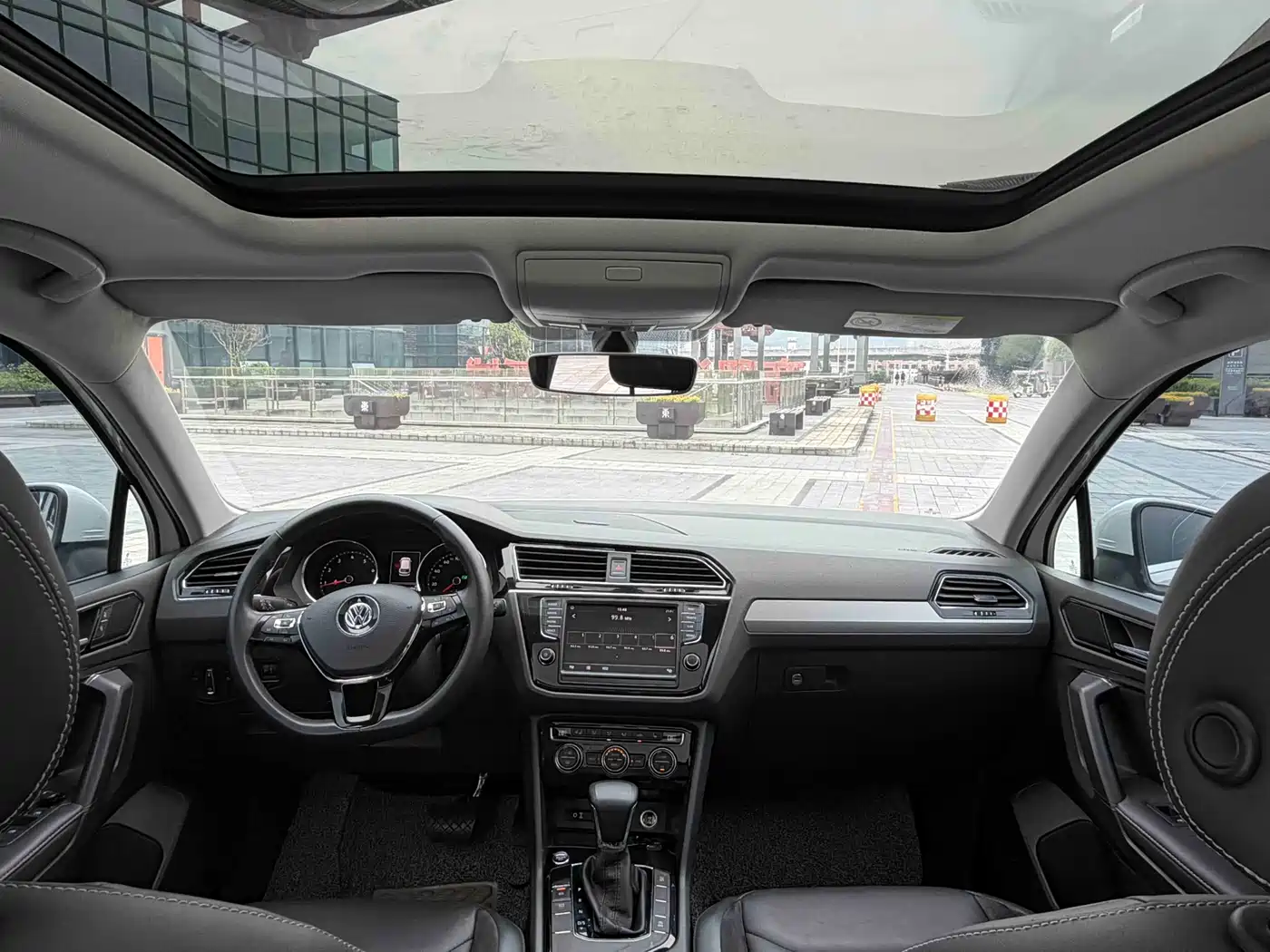 Volkswagen Tiguan L 2017 330TSI Automatic 2WD Luxury Edition фото 6