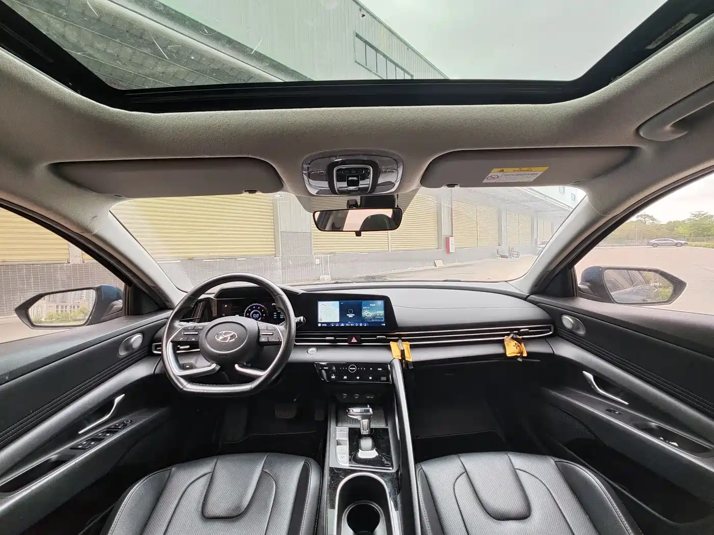 Hyundai Elantra 2021 1.5L CVT LUX Premium Edition фото 14