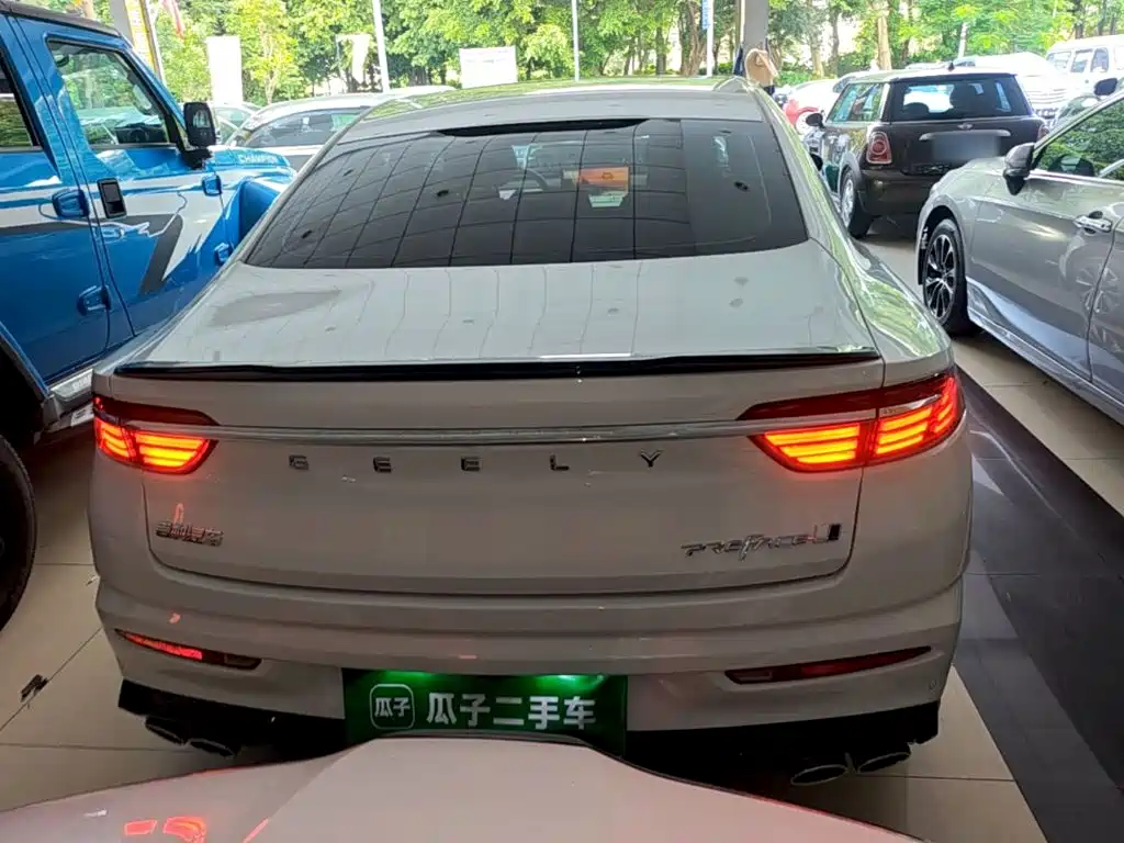 Фото 6 - Geely Preface