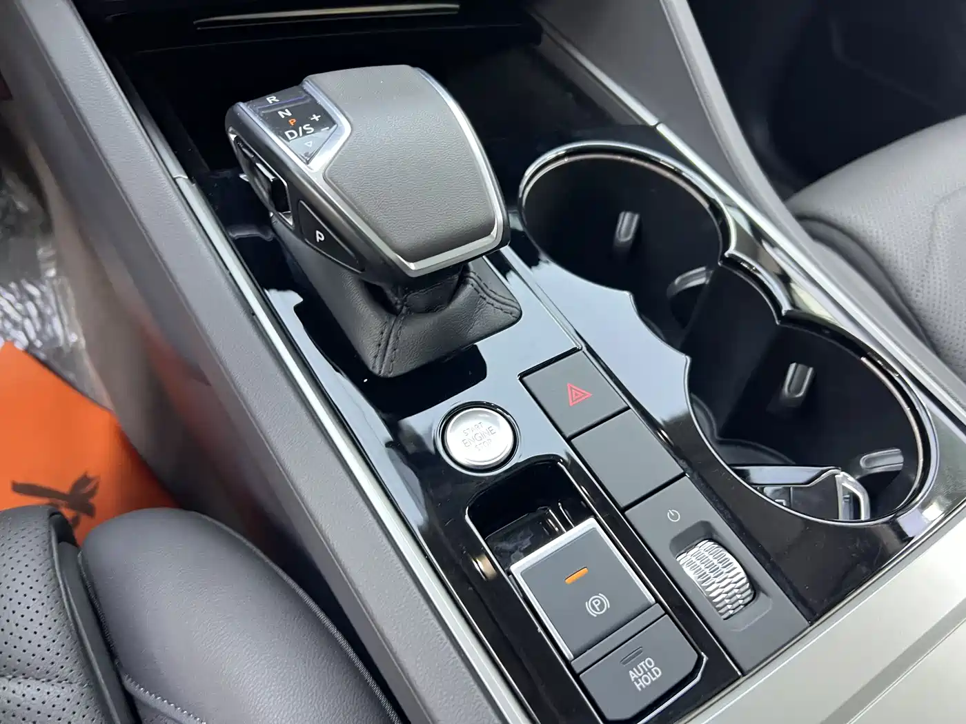 Volkswagen Touareg 2019 3.0TSI Sharp Edge Edition China VI фото 19