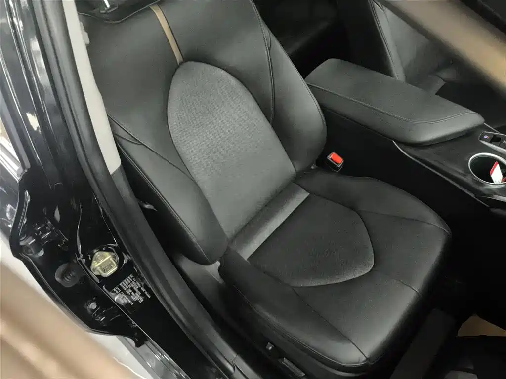 Toyota Camry 2021 2.5G Luxury Edition фото 16