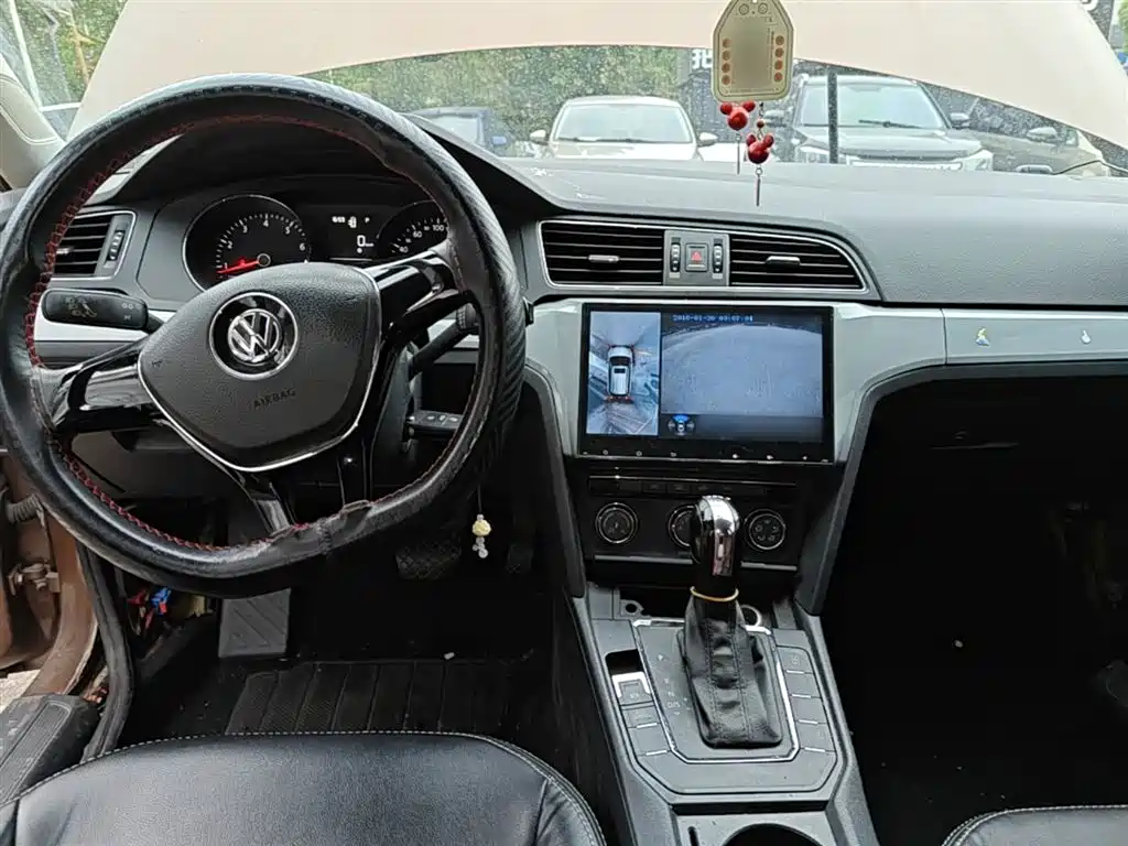 Volkswagen Lamando 2015 230TSI DSG Style фото 9