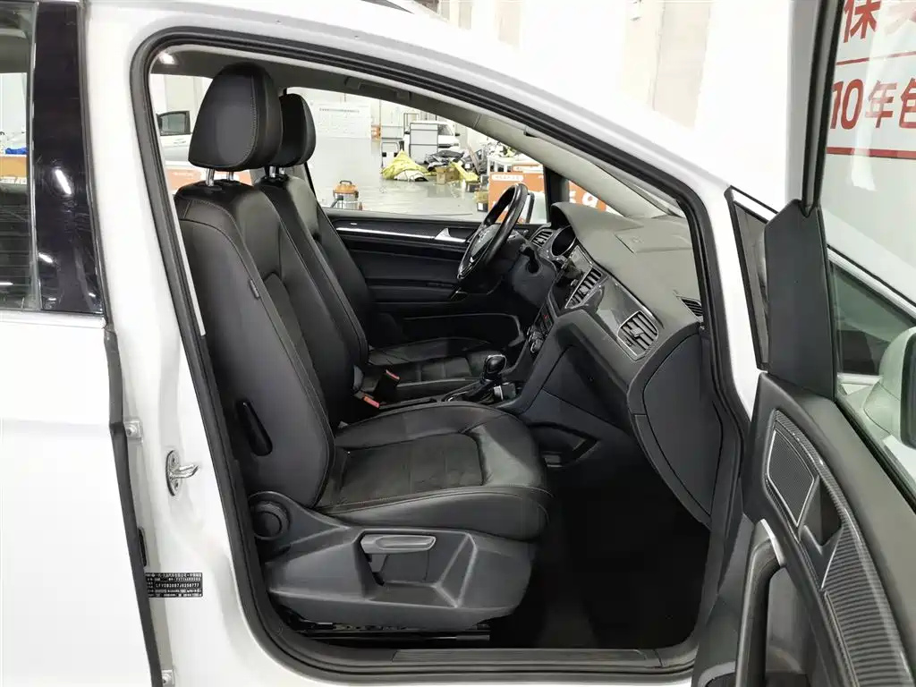 Volkswagen Golf Sportsvan 2018 230TSI Automatic Luxury фото 23